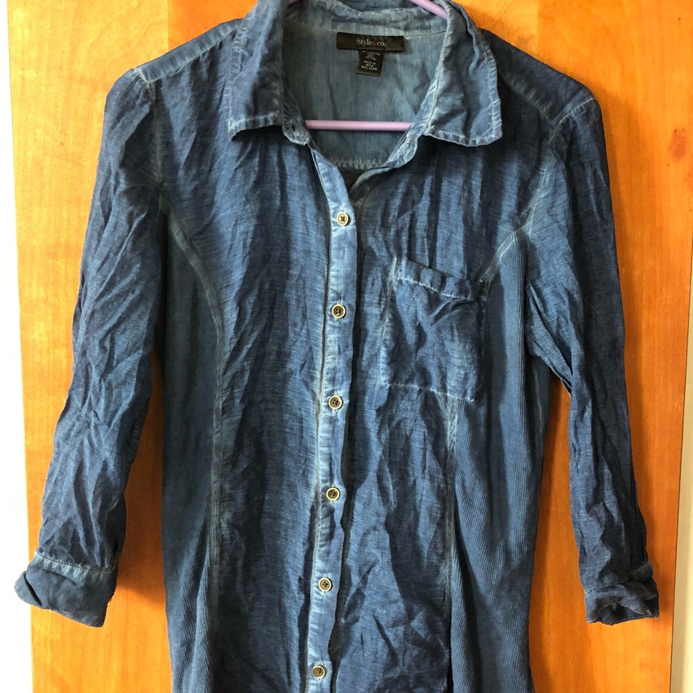 3/$25 ❤️ Dark denim shirt